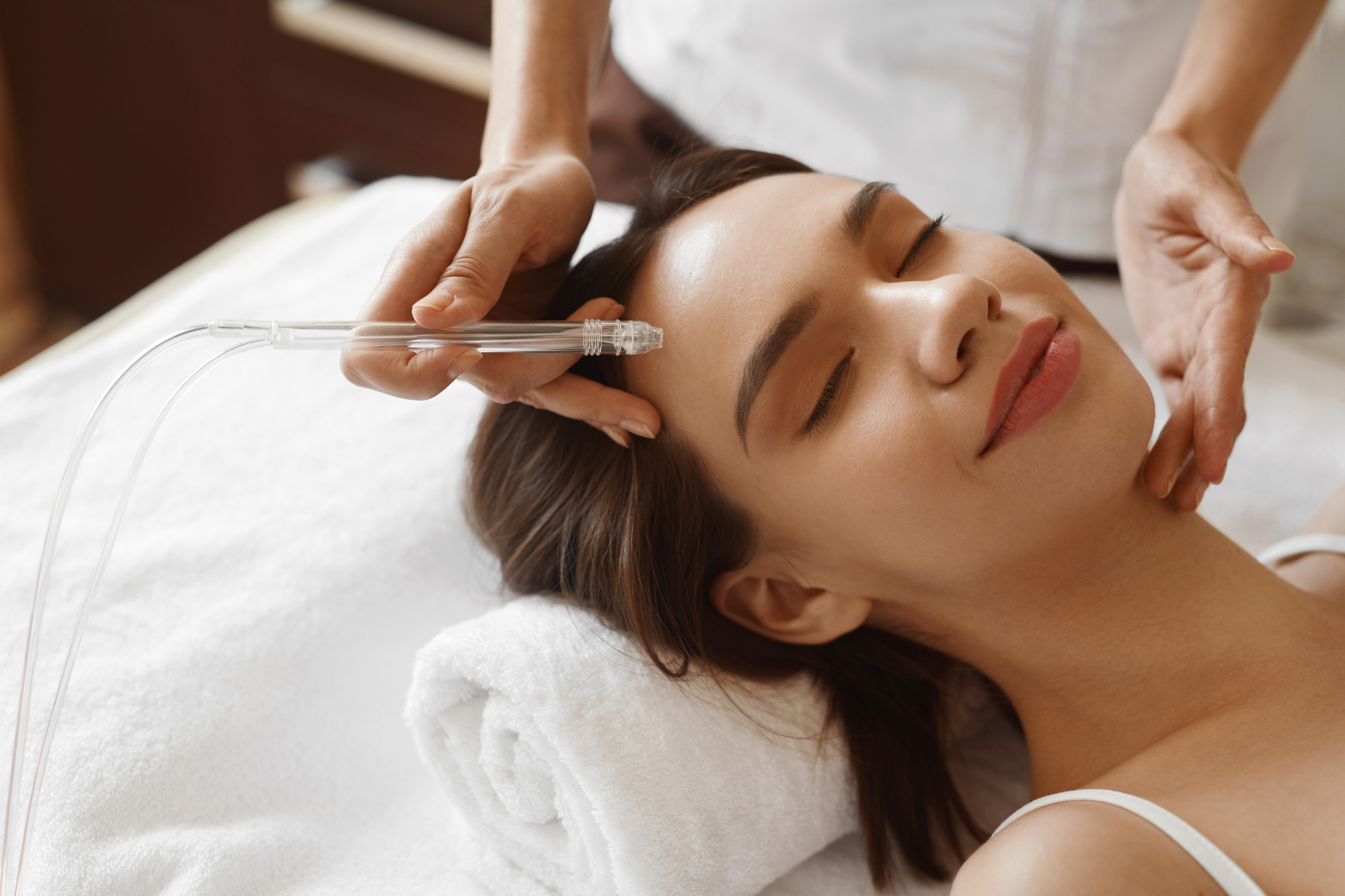 Oxygen Facial Or Hydrafacial: Which One Is Right For You?